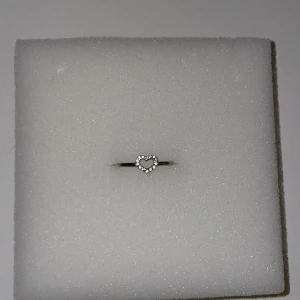 Silver ring - Jätte fin äkta silver ring, kommer inte till användning