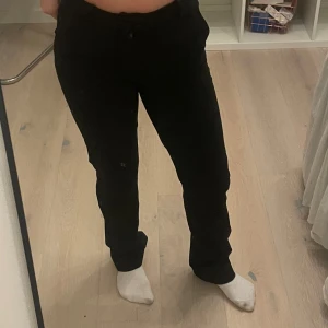 Fina kostymbyxor  - Fina låg/normalmidjade kostymbyxor, för tighta för mig i midjan tyvärr:( inga defekter💓