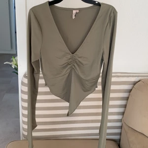 Långärmad topp - Jättefin topp. Skönt material. Storlek S. Nyskick, knappt använd.