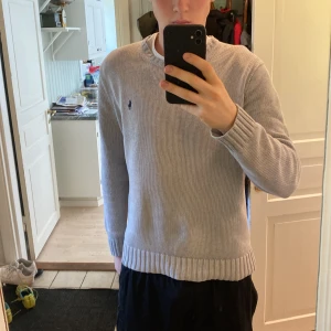 Ralph lauren stickad tröja - Grå tröja i storlek M.