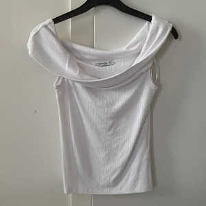 Off shoulder topp - Köpte den i Spanien, aldrig använd 