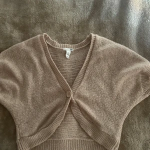 Söt brun kofta - Supersöt brun kofta! Pm för bild på eller frågor!🩷🤎