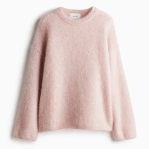 Tröja i mohairmix - Supersöt och skön tröja från Hm, köpt för 699kr och använd en gång.