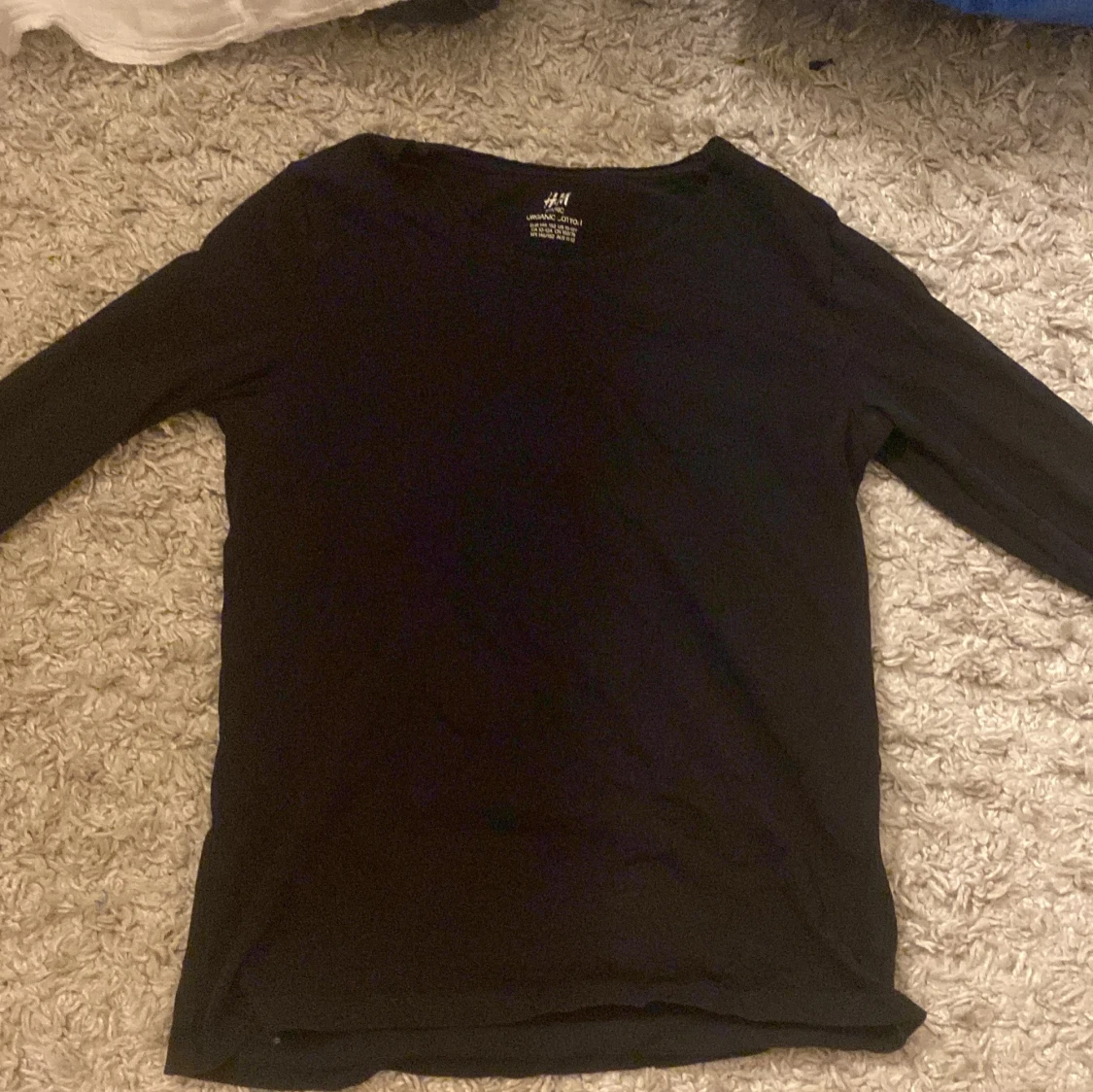 Säljer en svart basic tröja från h&m 