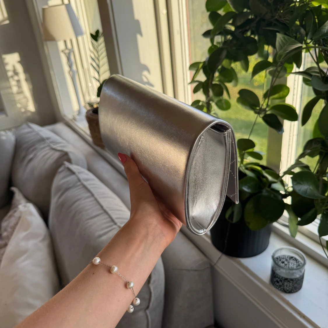 Silverfärgad kuvertväska - 92