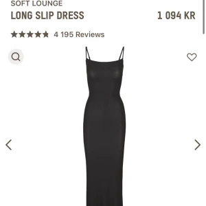 Skims klänning  - En klänning från skims i bra skick som jag tyvärr ej får användning för. 