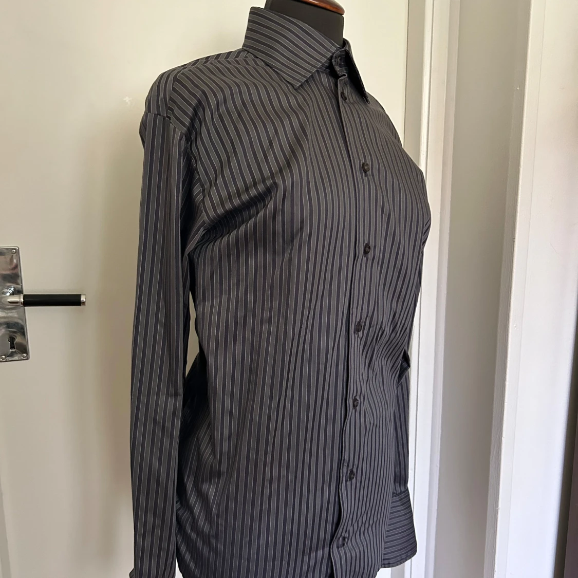 Svart och grå randig skjorta - 91