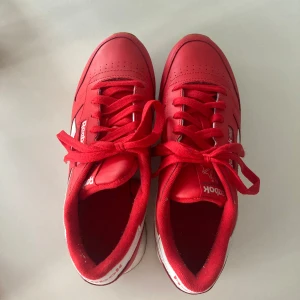 Sneakers Reebok - Fint skick, lite smutsiga på sulan (kolla bilder) storlek 39 men passar 38🌼