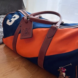Ralph Lauren väska  - Rymlig väska  Nypris 2999kr 