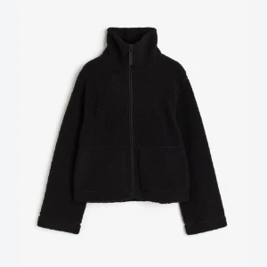 Teddy jacka  - Jätte snygg höst/vinter jacka! Bra skick och har knappt använt pågrund av att den är för liten 