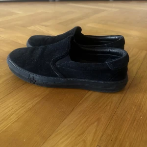 Moncler skor 42 - Väldigt fina moncler skor i storlek 42. Nypris 4000 kr! 
