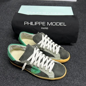 Philippe Model Prsx skor(Helt nya) - Helt nya Philippe Model Prsx, endast testade en gång! - Skick 9/10 - Storlek 41, passar 42 - Nypris €340 -Hör av dig vid fler frågor!🙌