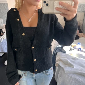 Stickad kofta  - Gullig stickad kofta❣️