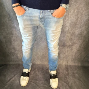 Replay anbass jeans  - // Replay anbass jeans | Storlek W31/L32 | Benlängd: 102cm / Midja: 41cm | Nypris runt 1800kr | Kontakta för fler frågor eller funderingar // Deluxecloset