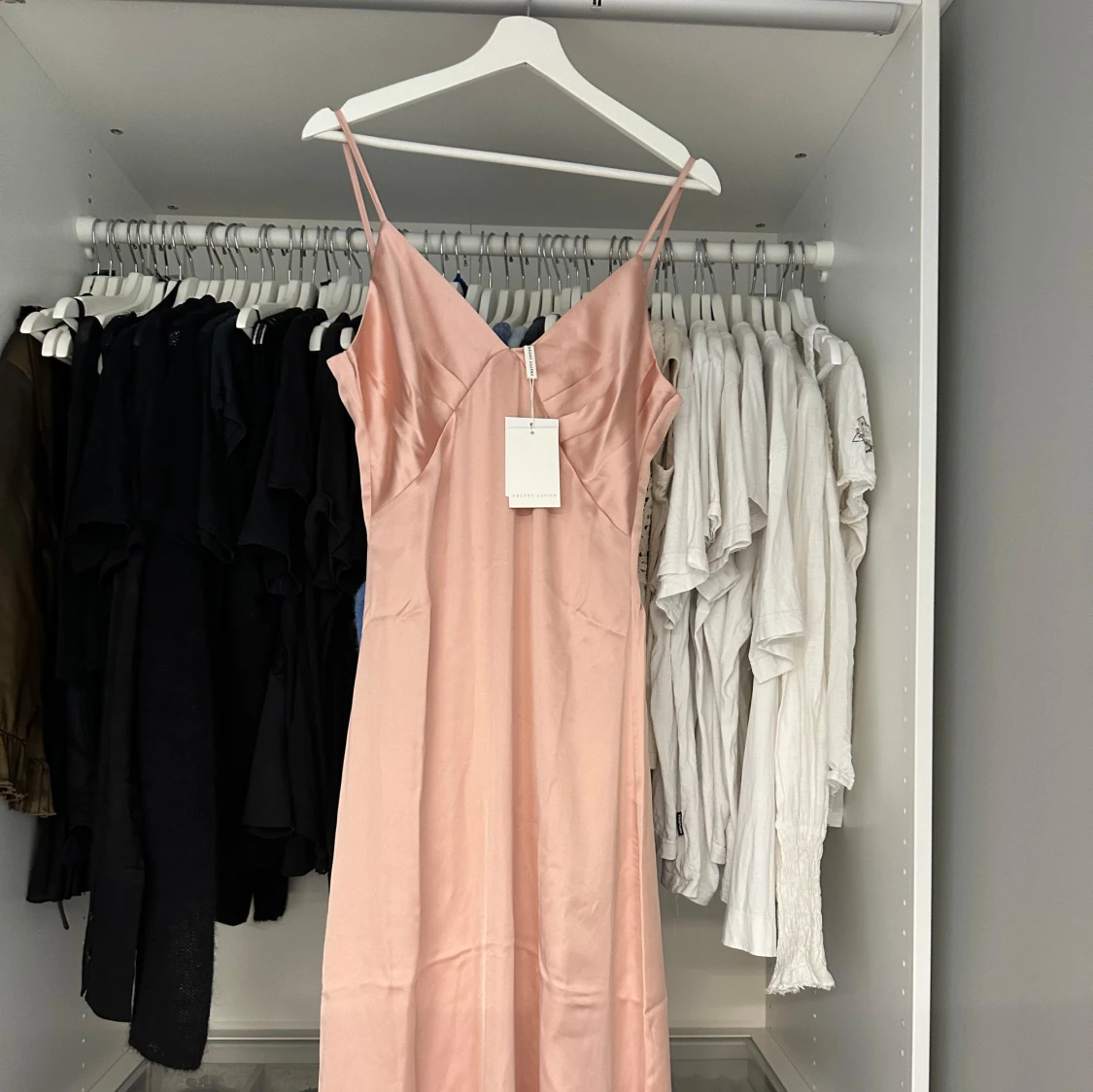 Oanvänd Balklänning  - 92