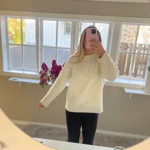 Stickad tröja  - Supermysig stickad tröja från lager 157 i strl S. Säljer då den ej kommer tilll användning längre❤️