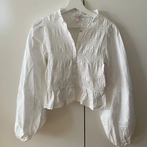 Blus Nelly - Blus från Nelly i storlek 34, aldrig använd.