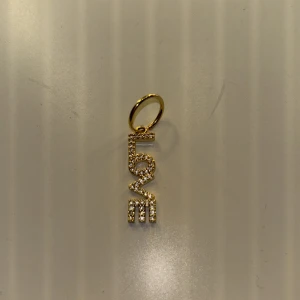 Superfint örhänge - Älskar ! Det är superbra skick!!❤️