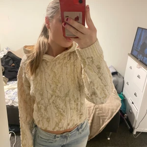 Hoddie - Jätte söt hoddie från zaras barnavdelningen i storlek 152 men skulle säga att den passar XS, väldigt unik💗