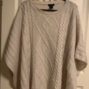 mycket bra skick poncho från Lindex, one size, 85% akryl, 15%ull