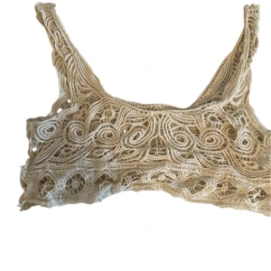 Strand linne - En perfekt linne till stranden, toppen är omgjord till en kortare tröja, tyget är hyfsat tjockt. Tröjan döljer din bikini topp. 