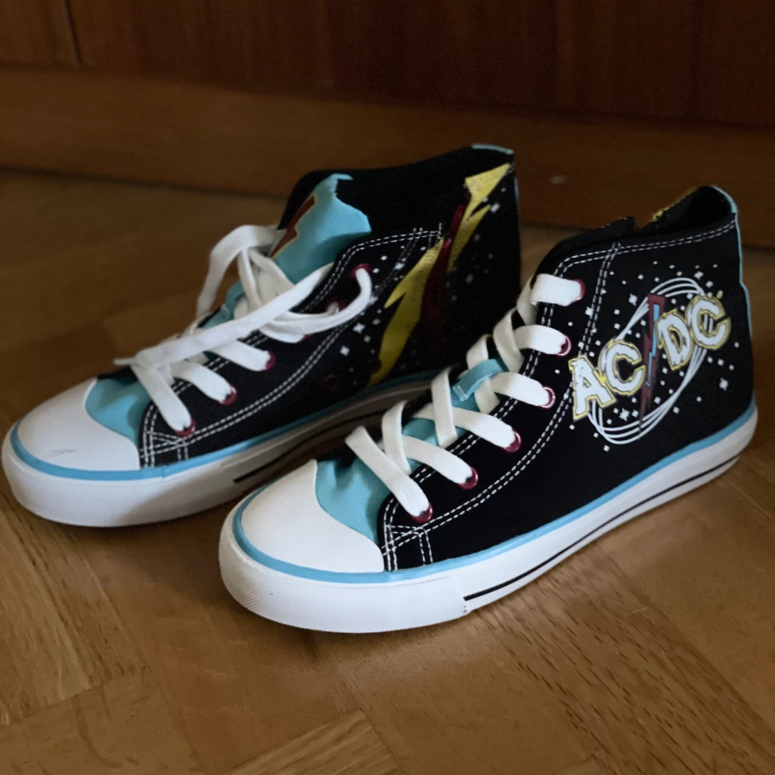 Nya ACDC sneakers  - 91