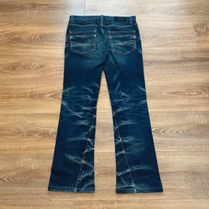 Tornado mart bootcut - 41cm x 99cm  Benbredd 20cm  Passar tyvärr mig inte så bra 