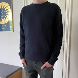 Marinblå herrsweatshirt i stl S! 