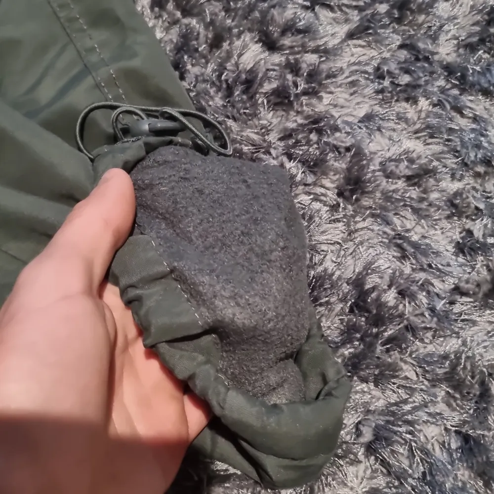 Asskönt cargobyxor för vintern dem värmer riktigt bra. Den har stora fickor.. Farkut & Housut.