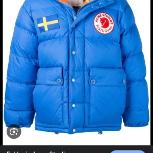 SÖKES  - Söker denna jacka i storlek M eventuellt S