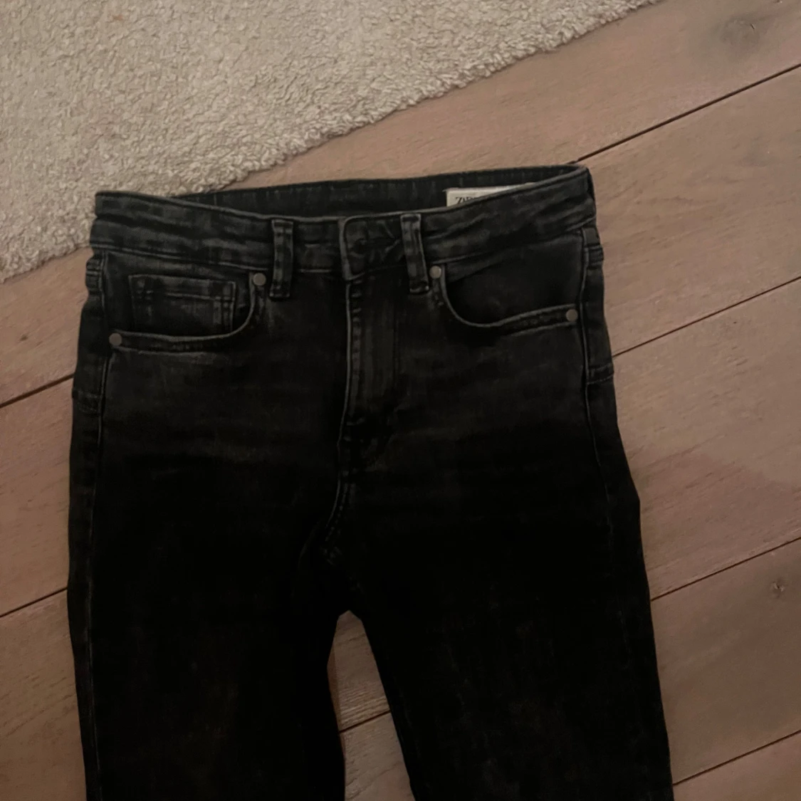 Svarta jeans med dragkedja - 92