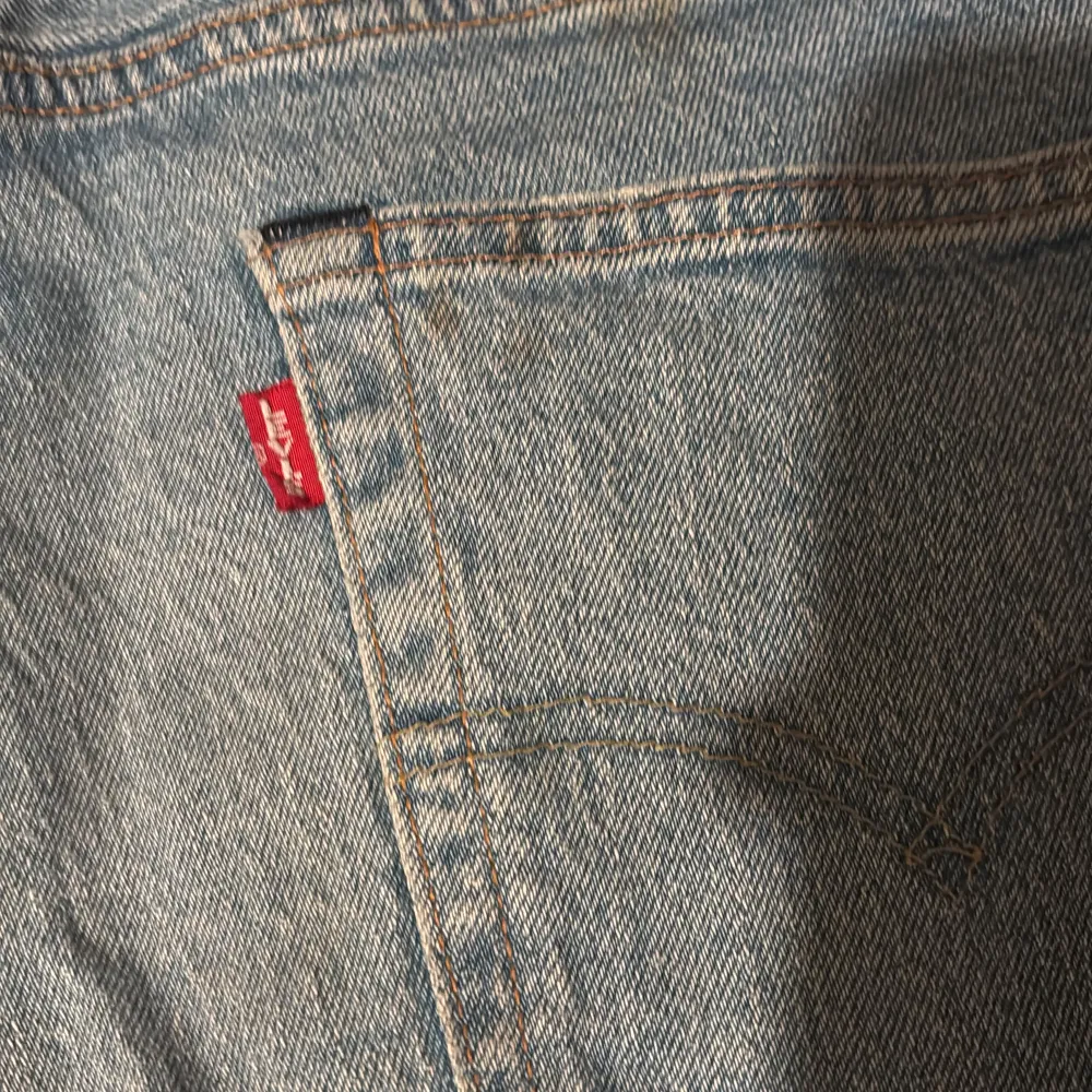 31/30 Levis 501 blåa washed . Farkut & Housut.