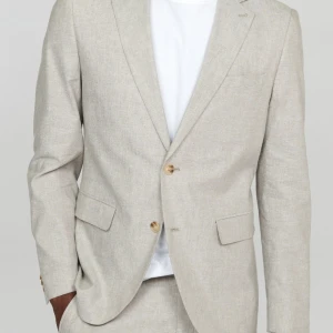 Vit jacka - Säljar snygg vit jacka som är oanvänd. Storlek S/ 44