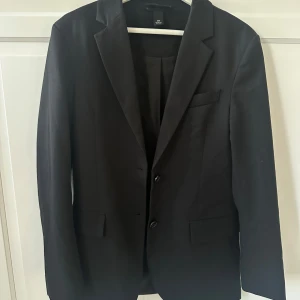 fest kavaj  - säljer denna snygga kavaj ifrån monkl så den tyvärr inte kommer till användning länge 🌸