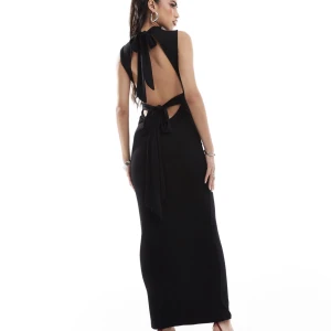 Svart klänning  - Använd endast 1 gång. 