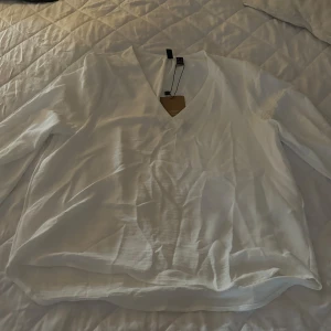 Blus - Veromoda storlek L, prislapp kvar Buda gärna 