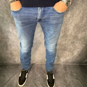 Replay anbass jeans  - // Replay anbass jeans | Storlek W33/L32  (sitter mer som W31/L32) | Benlängd: 109cm / Midja: 43cm | Nypris runt 1800kr | Kontakta för fler frågor eller funderingar // Deluxecloset