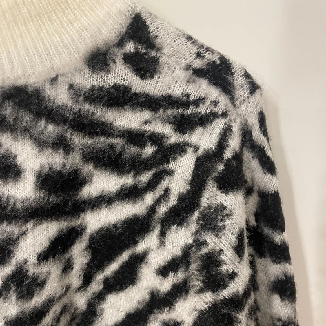 Stickad zebra tröja från HM - 33