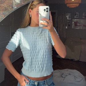 Tröja  - Säljer denna så fina tröja🌸🎀🎀😋😊