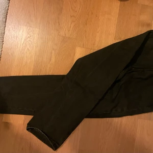 Weekday jeans - Weekdays jeans som inte använt särskilt mycket som är redo för nu användare!
