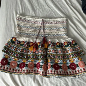 Zara kjol  -  säljer min kjol från zara jätte fin skriv om ni har frågor💞  