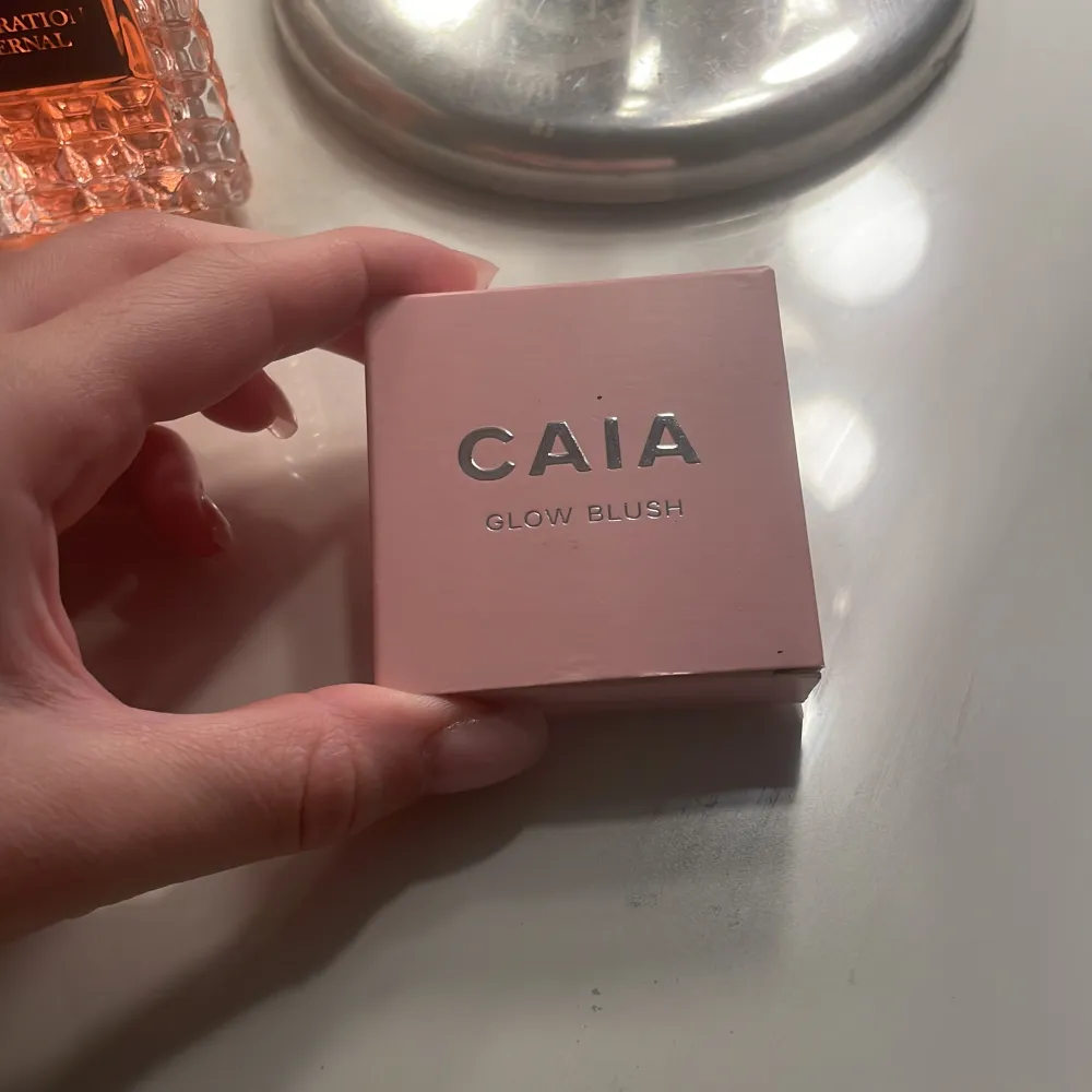 Glow blush i färgen ”Wild Strawberry” från Caia! Den är endast testad, därav priset. Nypris 265kr 🌹 Priset är inte hugget i sten! Så kom med förslag . Skönhet.