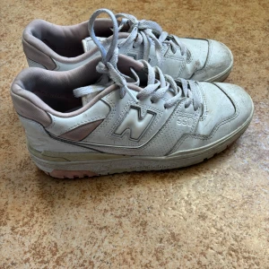 New balance skor  - Jättesnygga skor från new balance som inte kommer till användning, väldigt sparsamt använda🩷 skriv privat för fler bilder 