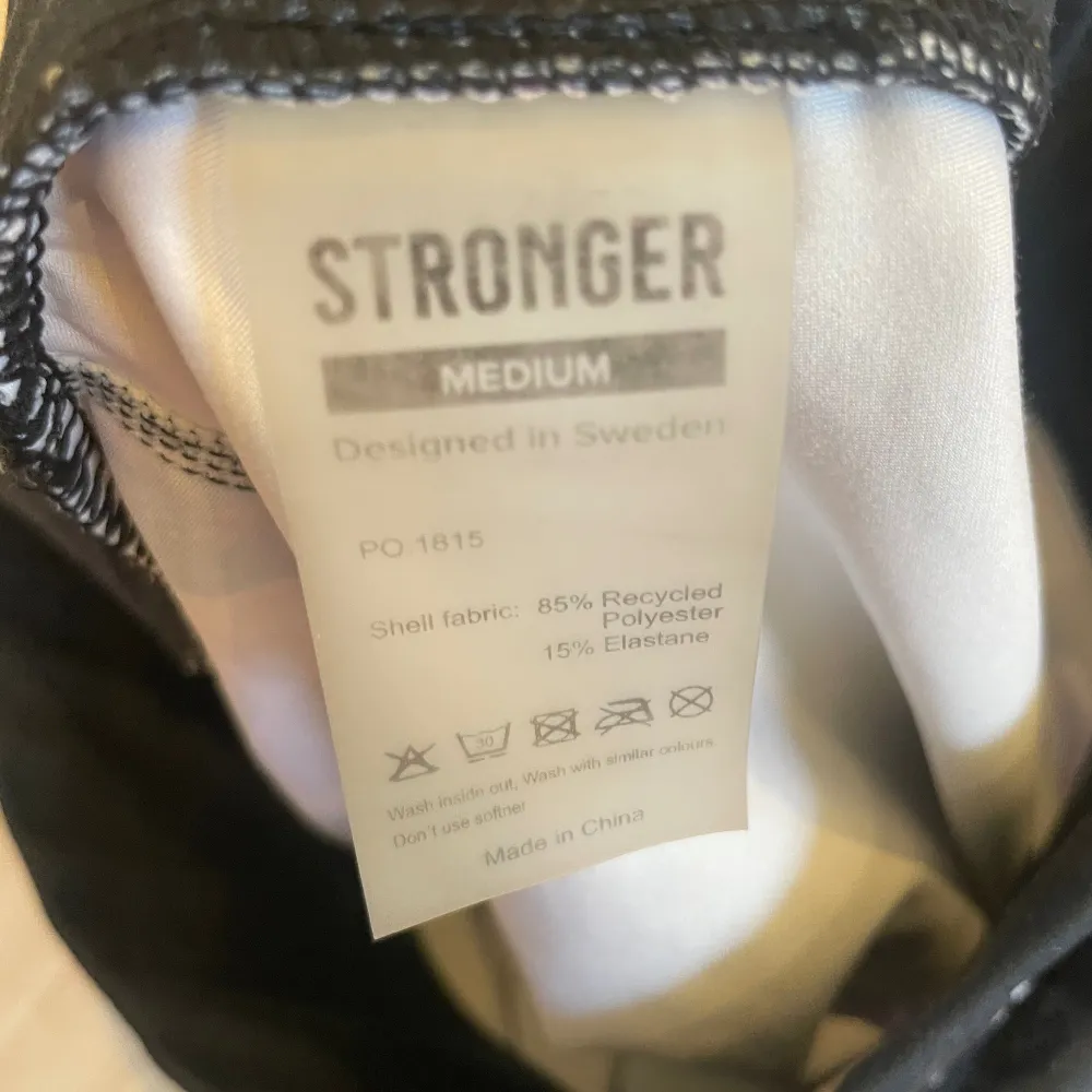 Snygga tränings byxor från Stronger använda få gånger.. Sportswear.