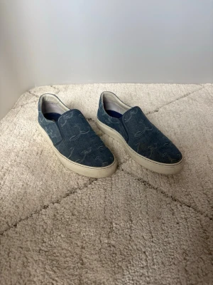 Jacob Cohen skor - ÄKTA Jacob Cohen loafers i mycket bra skick. WStorlek 43 och en väldigt unik colorway. Inga defekter!