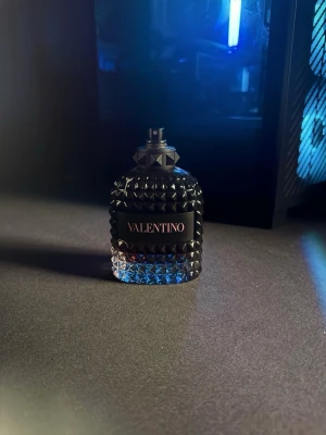Valentino born in Roma intense  - Säljer mina parfymer för att köpa lyxigare