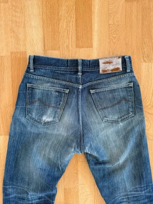 Jacob Cohën Jeans - Jacob Cohën jeans sitter i ca strl 32. Bra skick med najs fades och hör gärna av er vid frågor elr funderingar!!