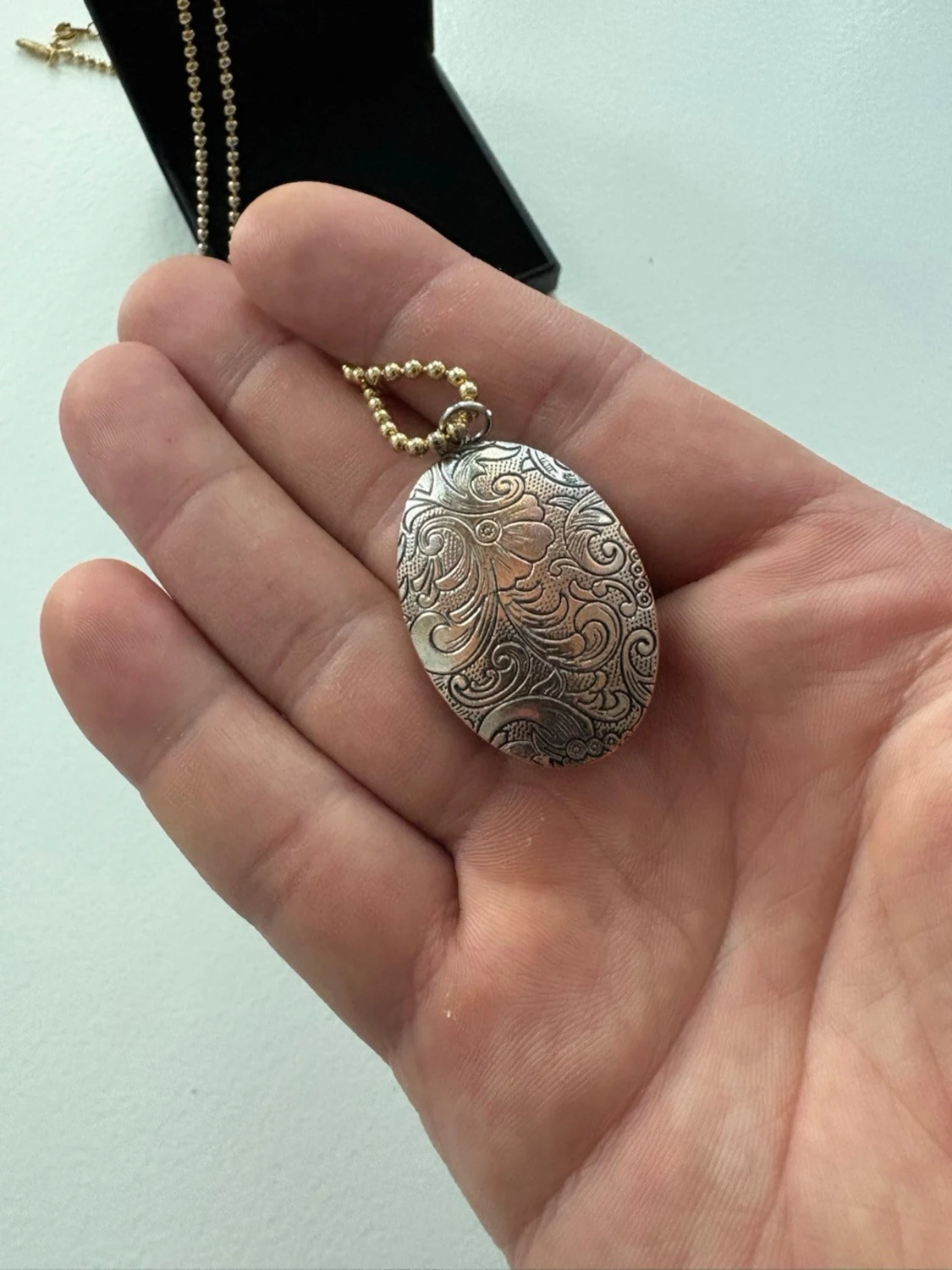 Silverfärgat ovalt medaljonghalsband - 1