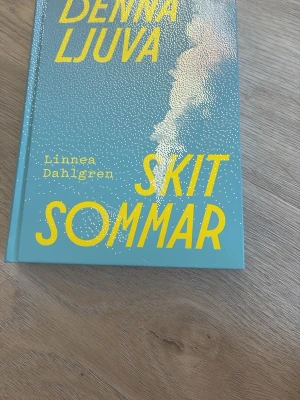 Denna ljuva skitsommar - Inbunden bok som jag aldrig har läst😅 helt oanvänd. Priset kan alltid diskuteras!!💗💗