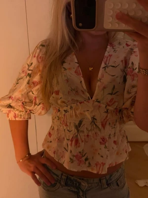 Hm topp - Sååå fin topp, aldrig använd!!💗